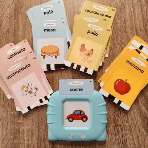 AprendiCards Juego de Tarjetas Hablantes en Español | +Obsequio (56 tarjetas en inglés)
